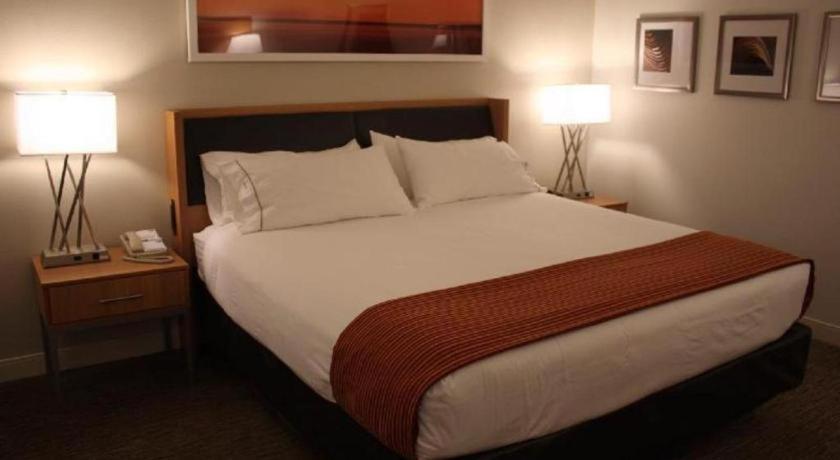 Holiday Inn Express Munising-Lakeview Hotel By Ihg Exterior photo