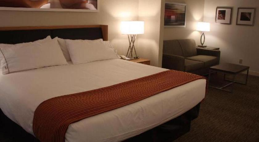 Holiday Inn Express Munising-Lakeview Hotel By Ihg Exterior photo