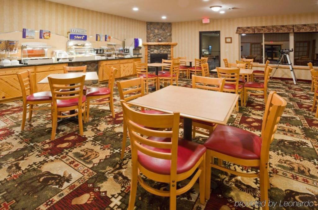 Holiday Inn Express Munising-Lakeview Hotel By Ihg Exterior photo