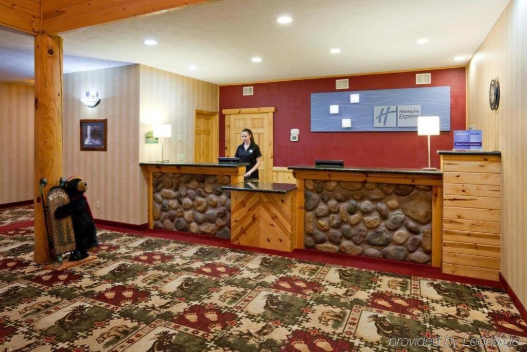 Holiday Inn Express Munising-Lakeview Hotel By Ihg Exterior photo